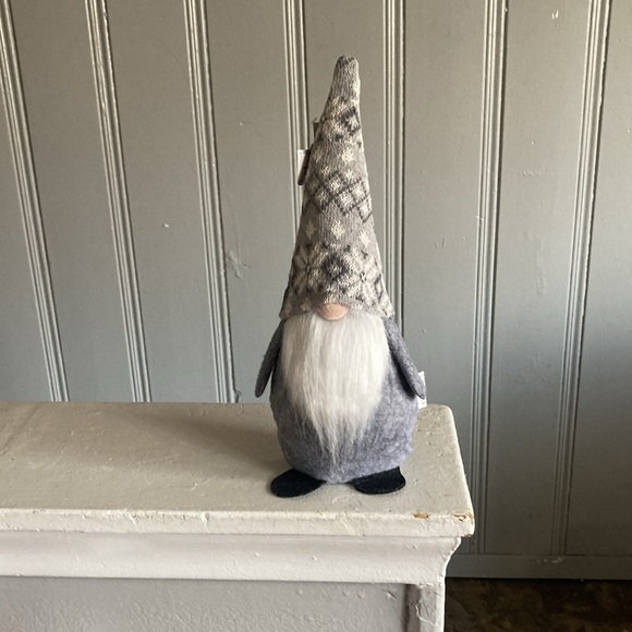 NWT- 14” Gray Christmas Holiday Gnome Decorstion w/ Gray & White Sweater Hat - Picture 12 of 17